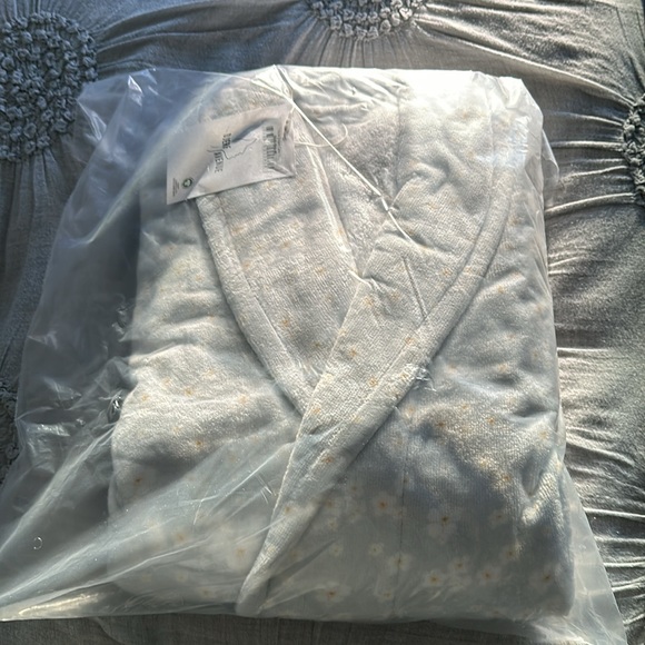 Djerf Avenue Robe in Dream Cake. Size M/L NWT - Picture 6 of 8